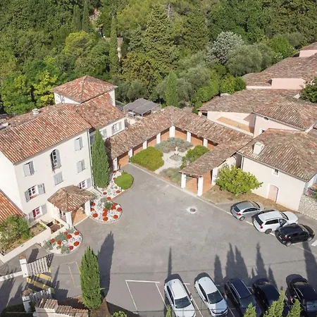 Domaine De La Tour Carree 3*